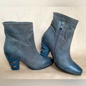 NWOT 924 Antelope metal inset heel stitched zipper bootie women’s 9.5 US 40 EU